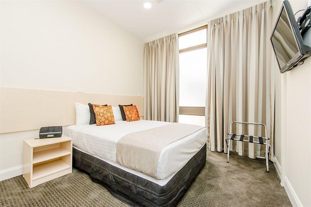 Belconnen Way Hotel & Serviced Apartments Canberra Exterior photo