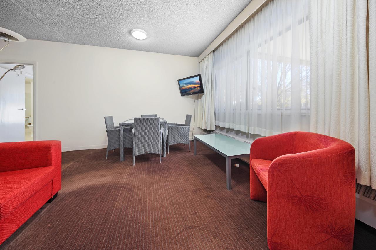 Belconnen Way Hotel & Serviced Apartments Canberra Exterior photo