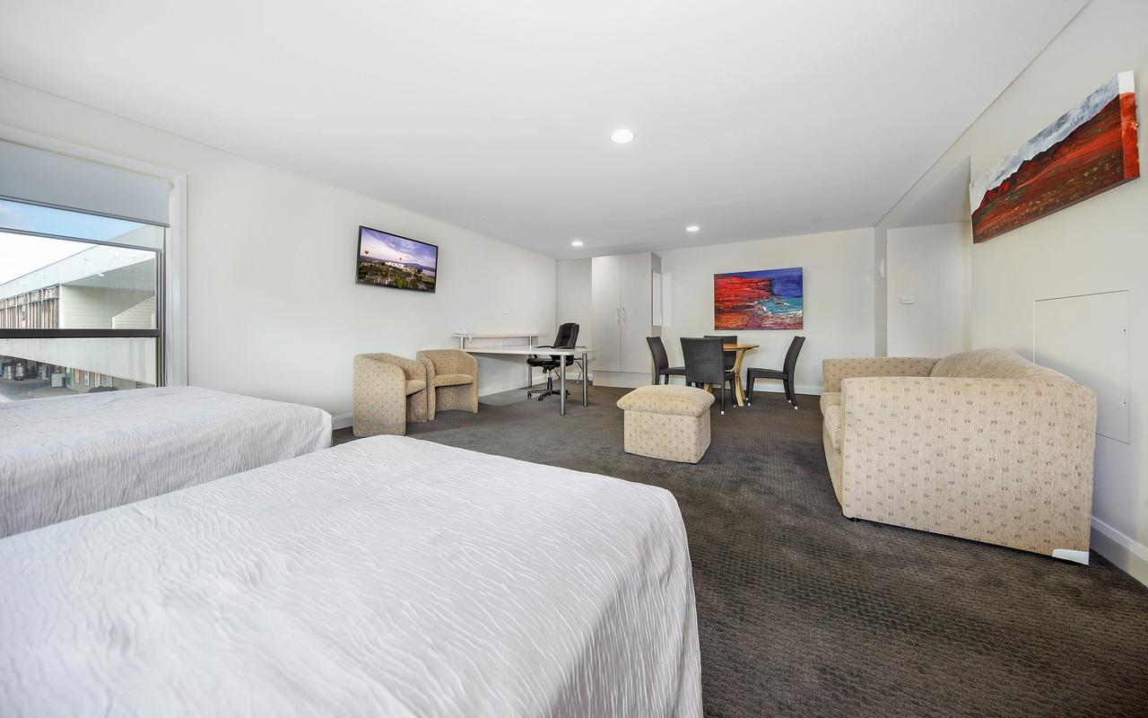 Belconnen Way Hotel & Serviced Apartments Canberra Exterior photo