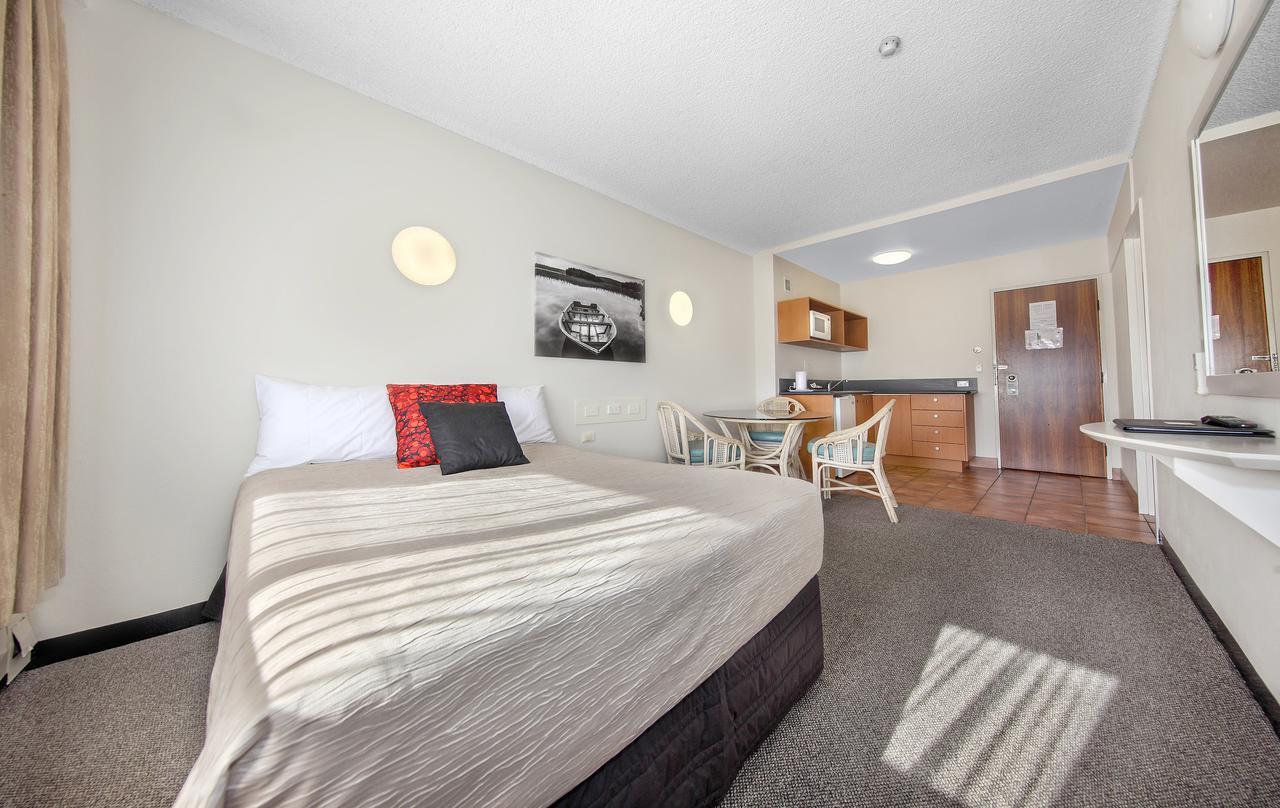 Belconnen Way Hotel & Serviced Apartments Canberra Exterior photo