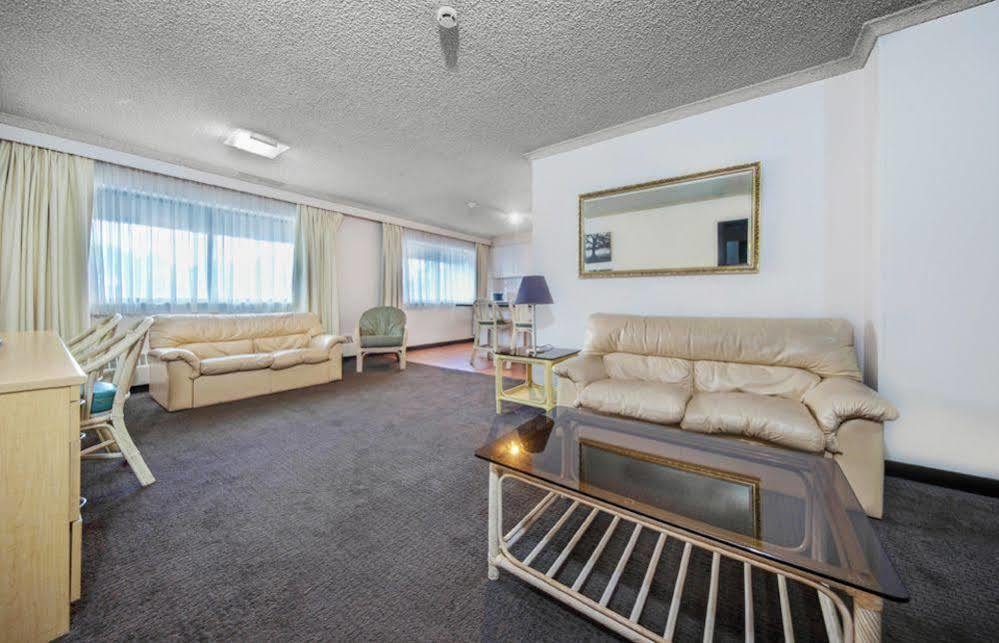 Belconnen Way Hotel & Serviced Apartments Canberra Exterior photo