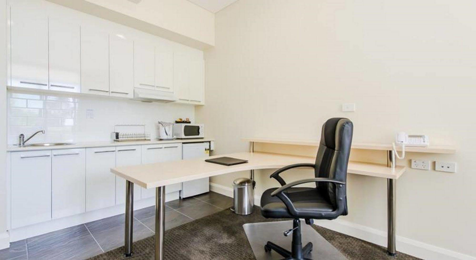 Belconnen Way Hotel & Serviced Apartments Canberra Exterior photo