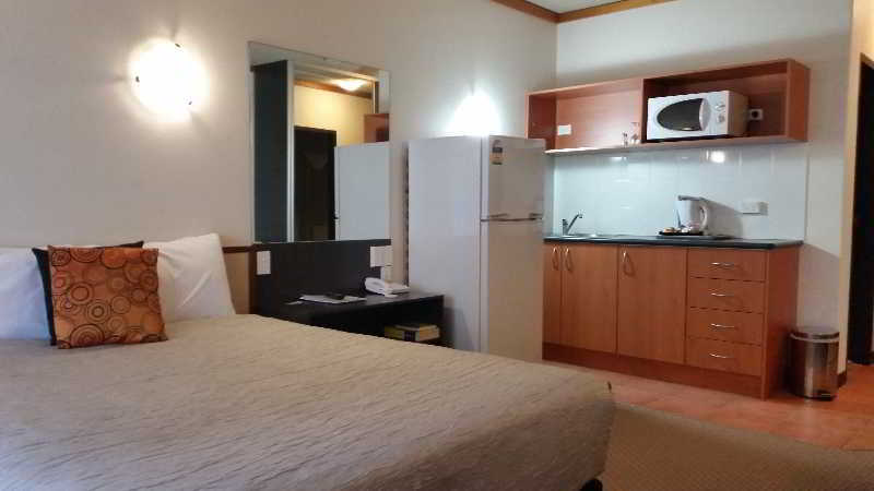 Belconnen Way Hotel & Serviced Apartments Canberra Exterior photo